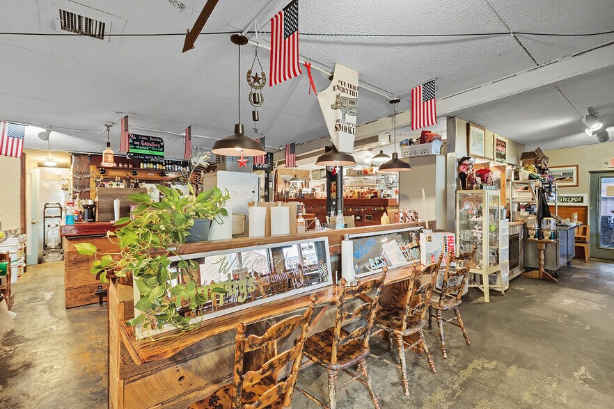 More Photos Of 216 W Steuben St, Cook General Retail For Sale