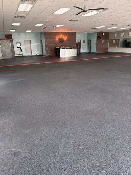 More Photos Of 300 Airport Commons Dr, Calera General Retail For Lease