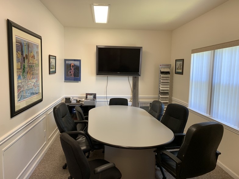 More Photos Of 700 Lakeland Ave, Bohemia Office For Lease