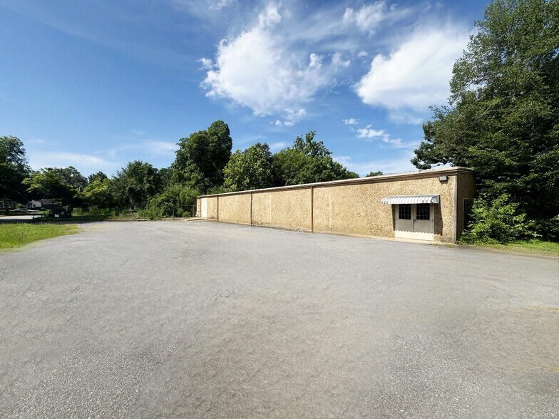 More Photos Of 600 S Plum St, Pine Bluff Warehouse For Lease