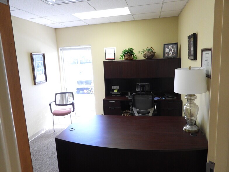 More Photos Of 7264-7270 Kyle Ct, Sarasota Office For Lease