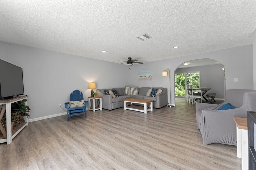 More Photos Of 1708 S Atlantic Ave, New Smyrna Beach Hotel For Sale