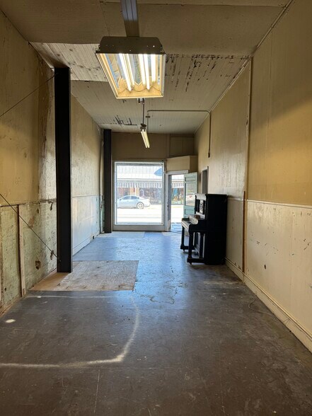 More Photos Of 221 S Main St, Mcgregor Storefront Retail Office For Sale
