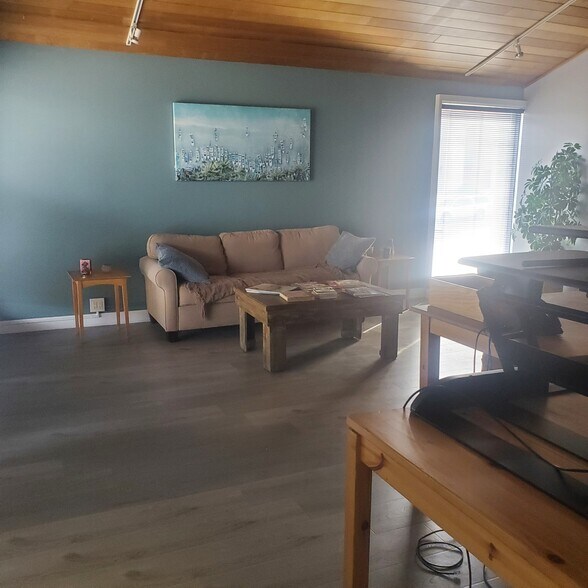 More Photos Of 20265 Ventura Blvd, Woodland Hills Office For Lease