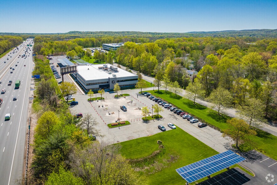 More Photos Of 7 Entin Rd, Parsippany Office For Lease