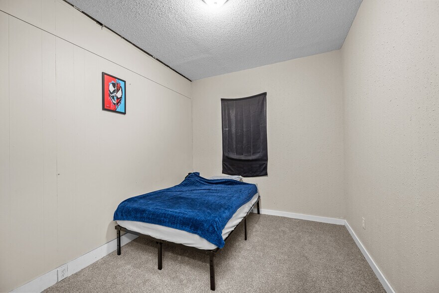 More Photos Of 2734 Bridge Ave, Davenport Multifamily For Sale