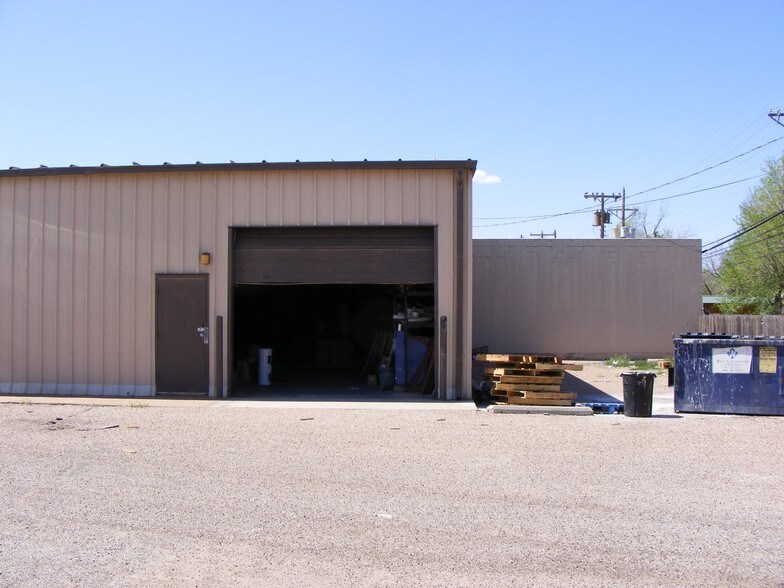 More Photos Of 2006 50th St, Lubbock Flex For Lease