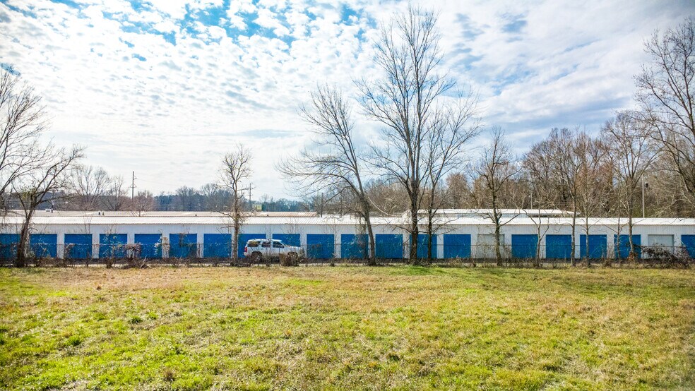 More Photos Of 5849 N Commerce Plz, Jackson Self Storage For Sale