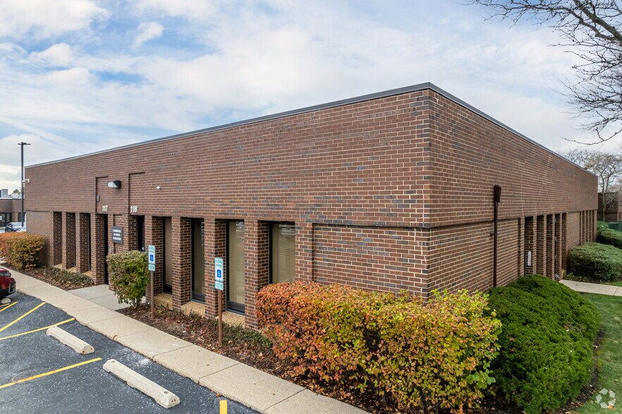 More Photos Of 825 N Cass Ave, Westmont Office For Lease