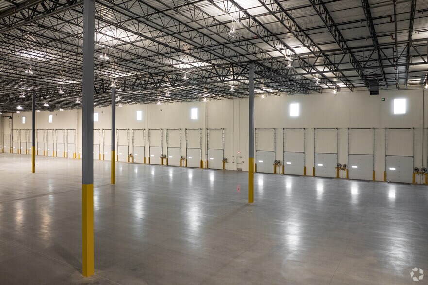 More Photos Of 1 Media Crossways, Woodbury Warehouse For Lease