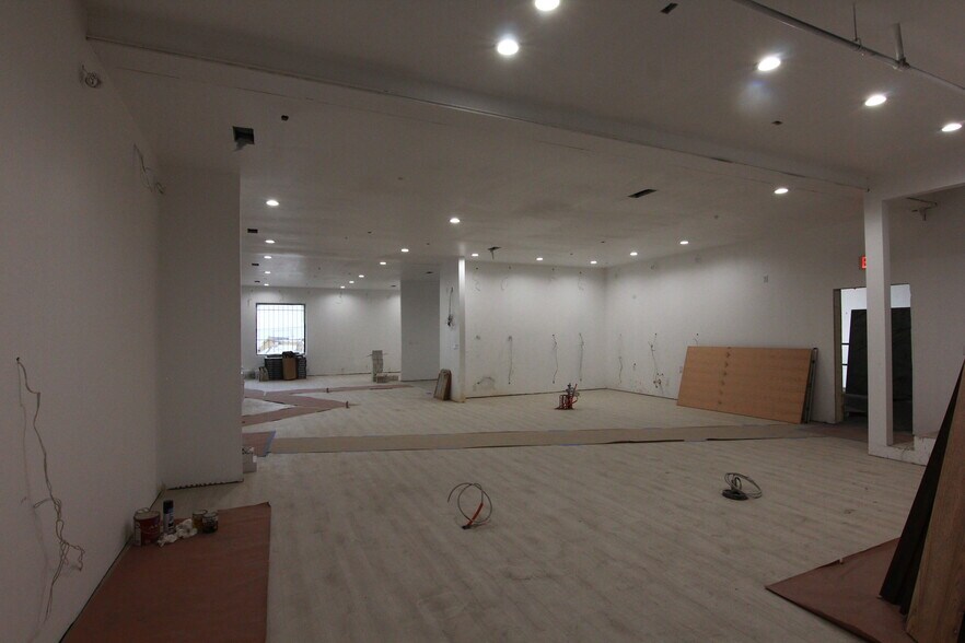 More Photos Of 2120 Vanco Dr, Irving Distribution For Lease