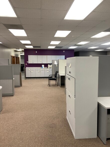 More Photos Of 3225 W Truman Blvd, Jefferson City Office For Lease