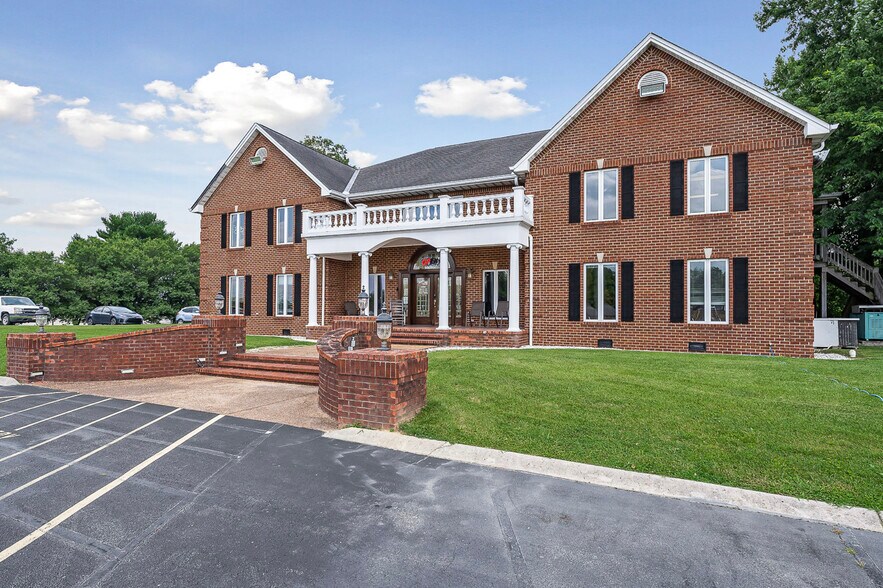 Primary Photo Of 236 Miller Ave, Crossville Medical For Sale