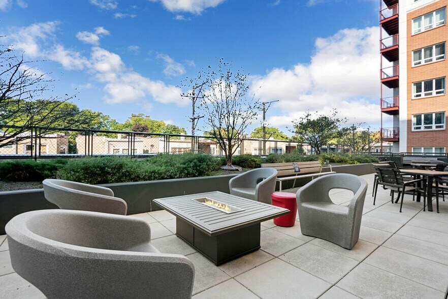 More Photos Of 6418 N Sheridan Rd, Chicago Apartments For Lease