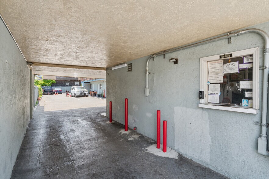 More Photos Of 839 Isabella St, Oakland Hotel For Sale