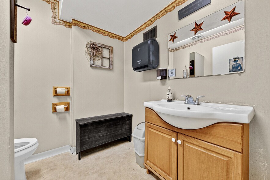 More Photos Of 1281 OH-183, Atwater Restaurant For Sale