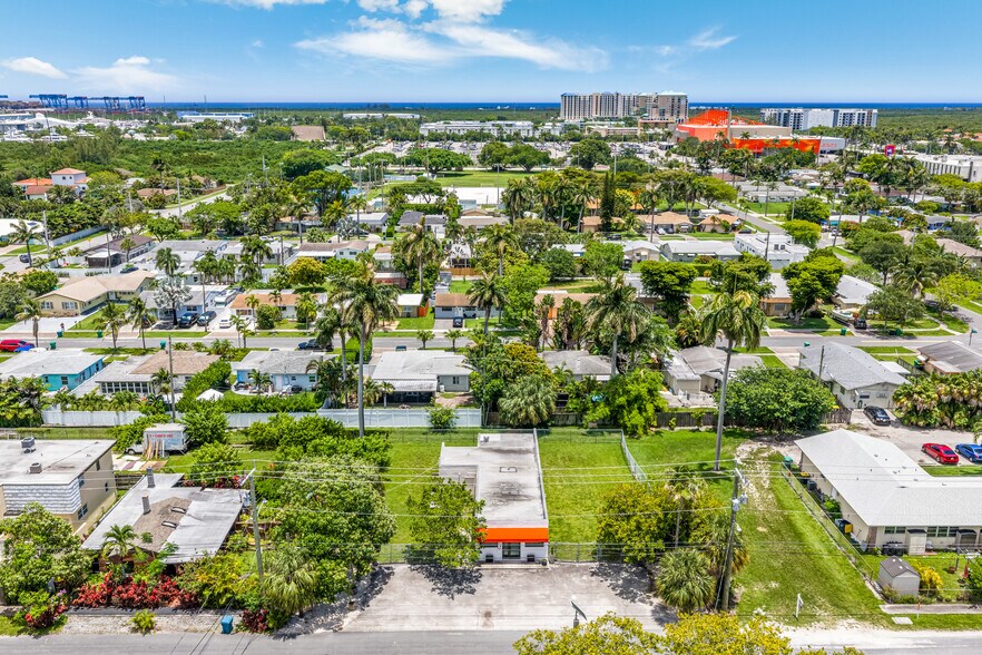 More Photos Of 126 NE 1st Ave, Dania Beach Office For Sale