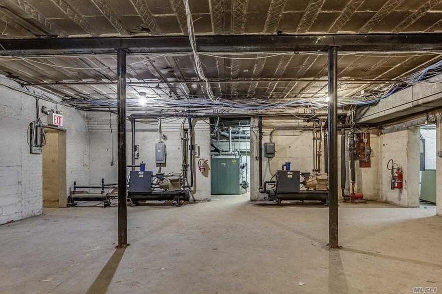 More Photos Of 147 S Wellwood Ave, Lindenhurst Restaurant For Sale