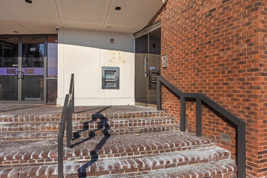 More Photos Of 667 Welsh Rd, Huntingdon Valley Office For Sale