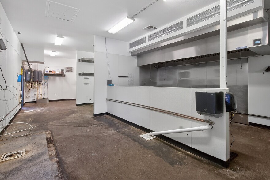 More Photos Of 2795 SW Wilshire Blvd, Burleson Flex For Lease