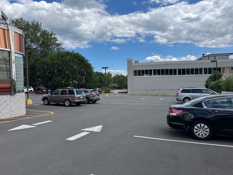 More Photos Of 317 Boston Post Rd, Port Chester Freestanding For Lease