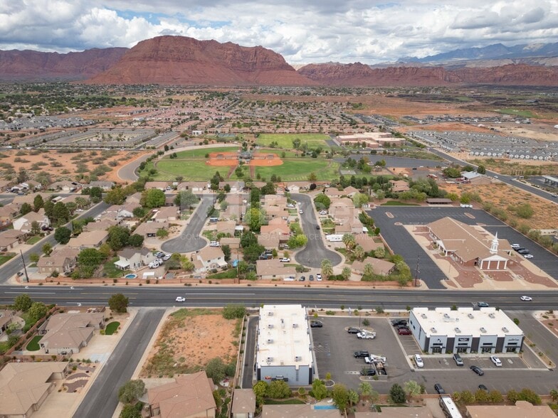 More Photos Of 3687 Pioneer Pky, Santa Clara Freestanding For Sale