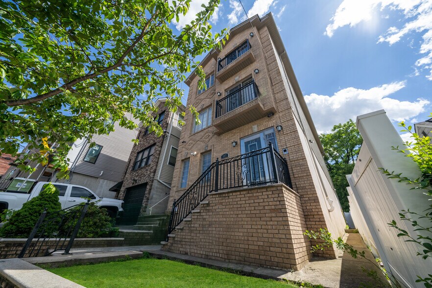 More Photos Of 187 Zabriskie St, Jersey City Apartments For Sale