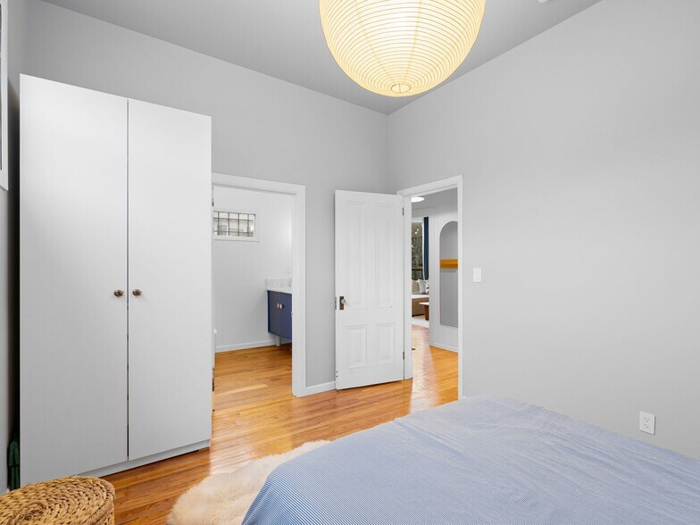 More Photos Of 1305 SE Belmont St, Portland Office For Sale