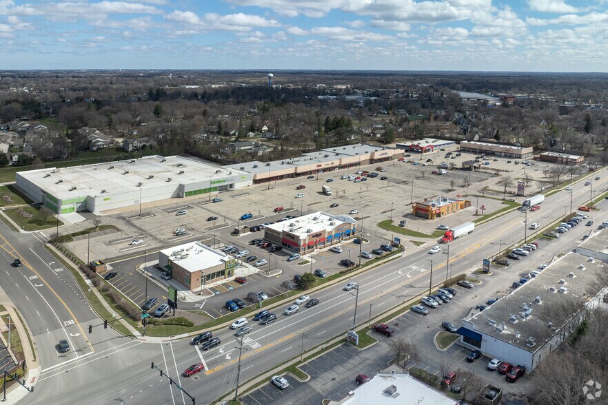 More Photos Of 1700-1792 N Richmond Rd, McHenry Storefront For Lease
