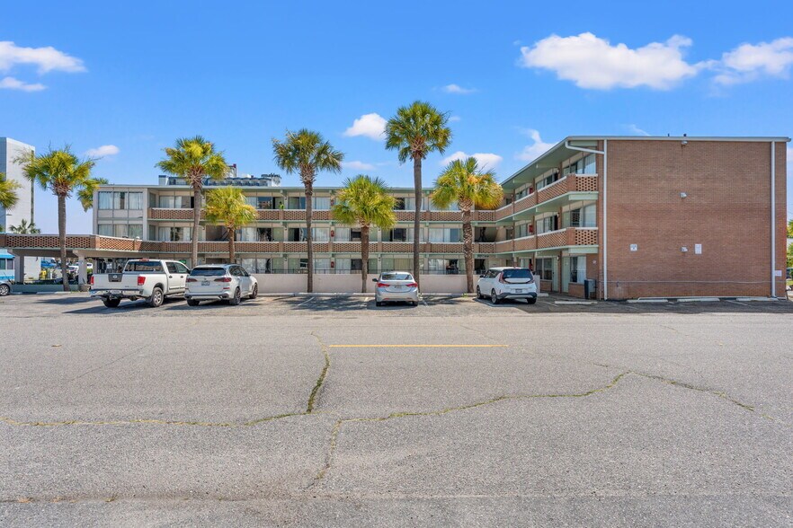 More Photos Of 1900 S Ocean Blvd, Myrtle Beach Hotel For Lease