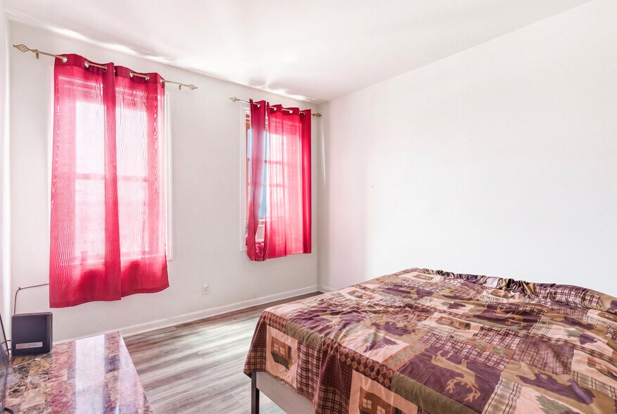 More Photos Of 204 Parkhurst St, Newark Apartments For Sale