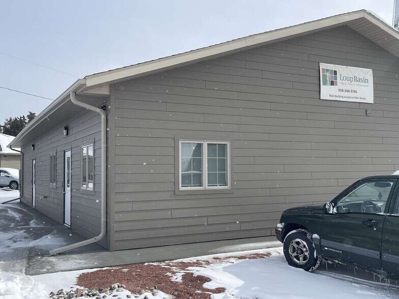 More Photos Of 927 J St, Burwell Flex For Sale