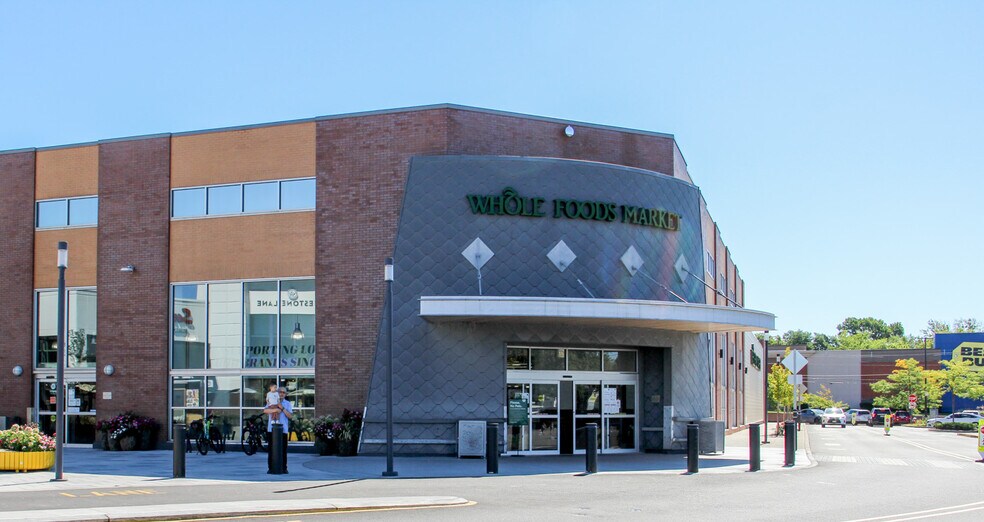 More Photos Of 1 Bergen Town Ctr, Paramus General Retail For Lease