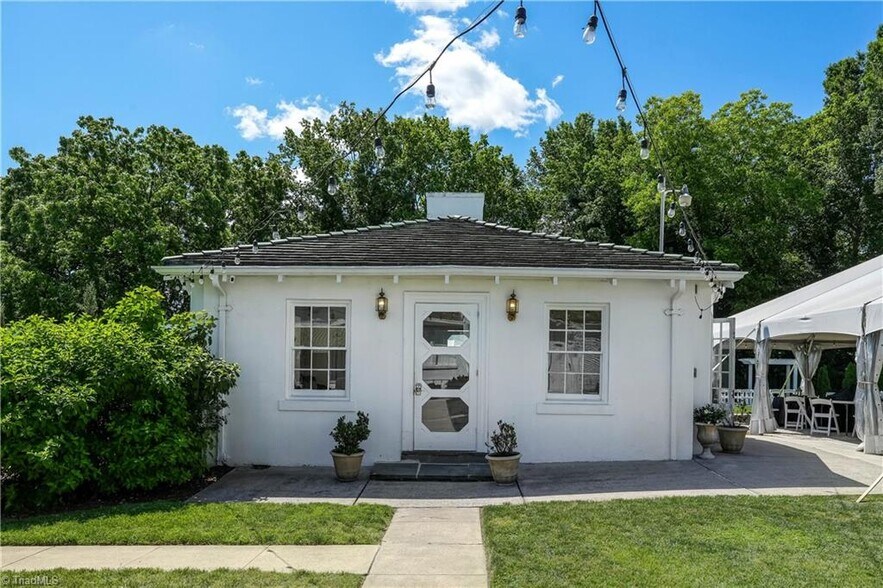 More Photos Of 17 E Main St, Thomasville Storefront Retail Office For Sale