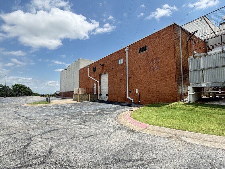 More Photos Of 3333 S 29th W Ave, Tulsa Office For Sale