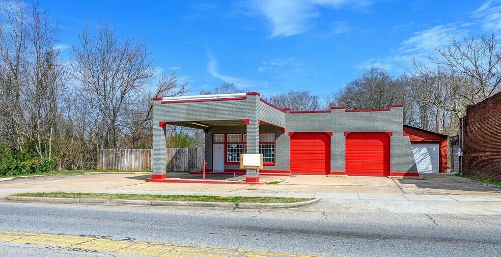 More Photos Of 121 N Main St, Belton General Retail For Sale