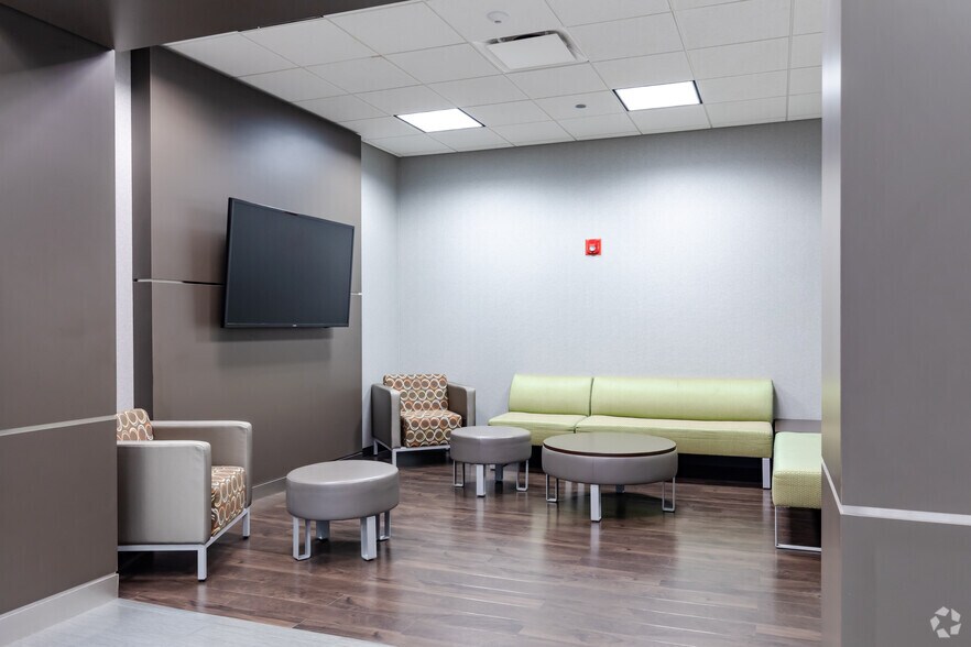 More Photos Of 1100 E Warrenville Rd, Naperville Unknown For Lease