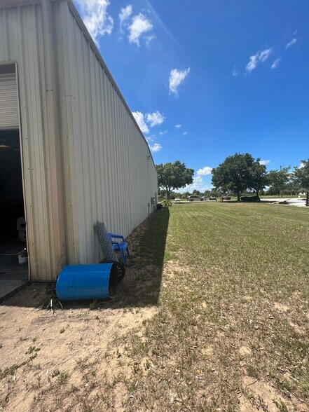 More Photos Of 250 Southridge Industrial Dr, Tavares Warehouse For Lease