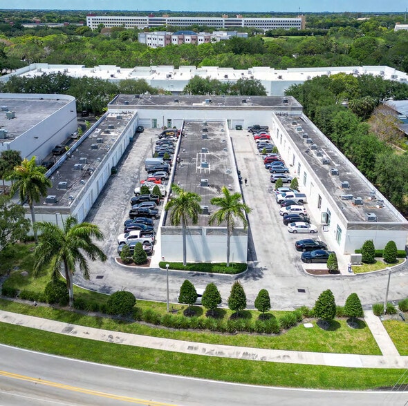 More Photos Of 6453 W Rogers Cir, Boca Raton Warehouse For Lease