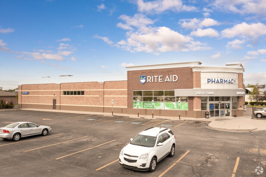 More Photos Of 3362 Navarre Ave, Oregon Freestanding For Lease