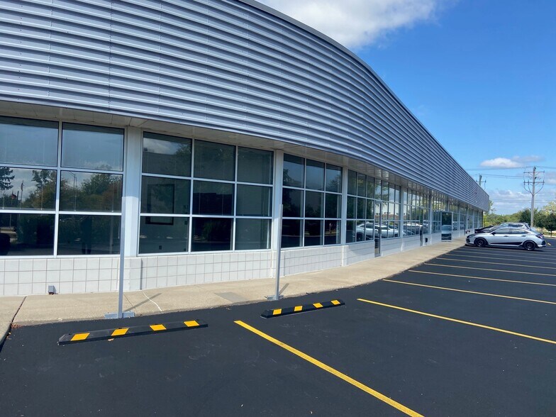 More Photos Of 600 Northgate Pky, Wheeling Manufacturing For Lease