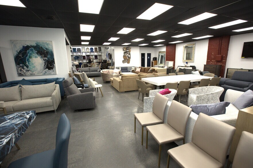 More Photos Of 207 Lawrence Ave, Inwood Loft Creative Space For Lease