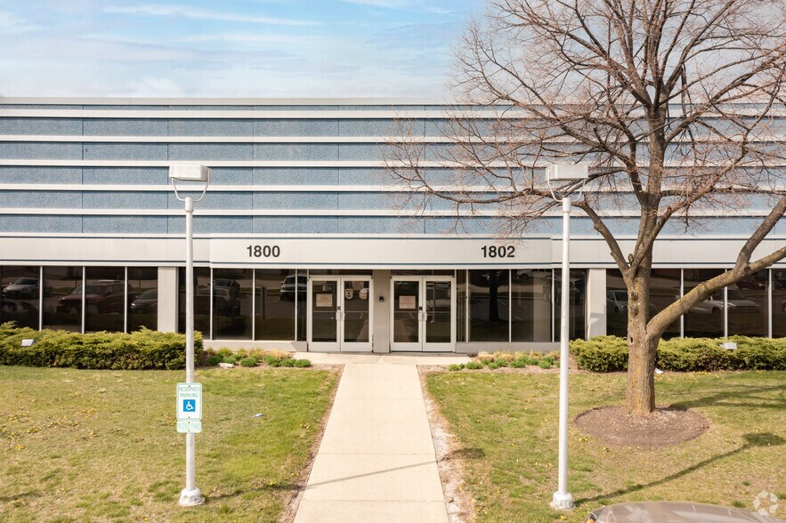 More Photos Of 1800-1872 Brummel Ave, Elk Grove Village Warehouse For Lease