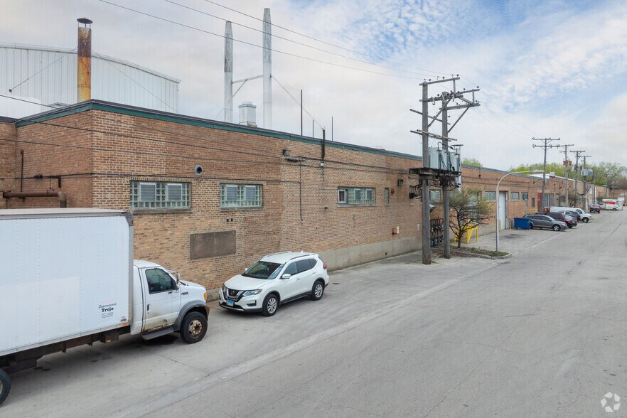 More Photos Of 2845 W 48th Pl, Chicago Warehouse For Lease