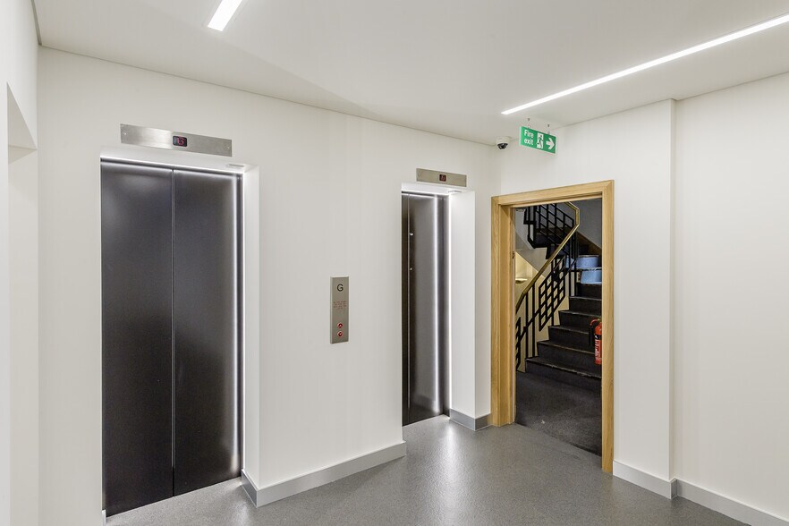 More Photos Of 21 Whitefriars St, London Office For Lease