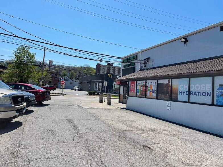 More Photos Of 1017 4th Ave, Coraopolis Supermarket For Sale