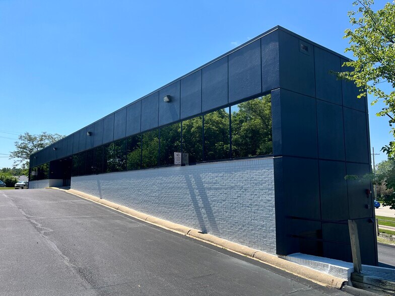 More Photos Of 1955 W Hamlin Rd, Rochester Hills Office Residential For Lease