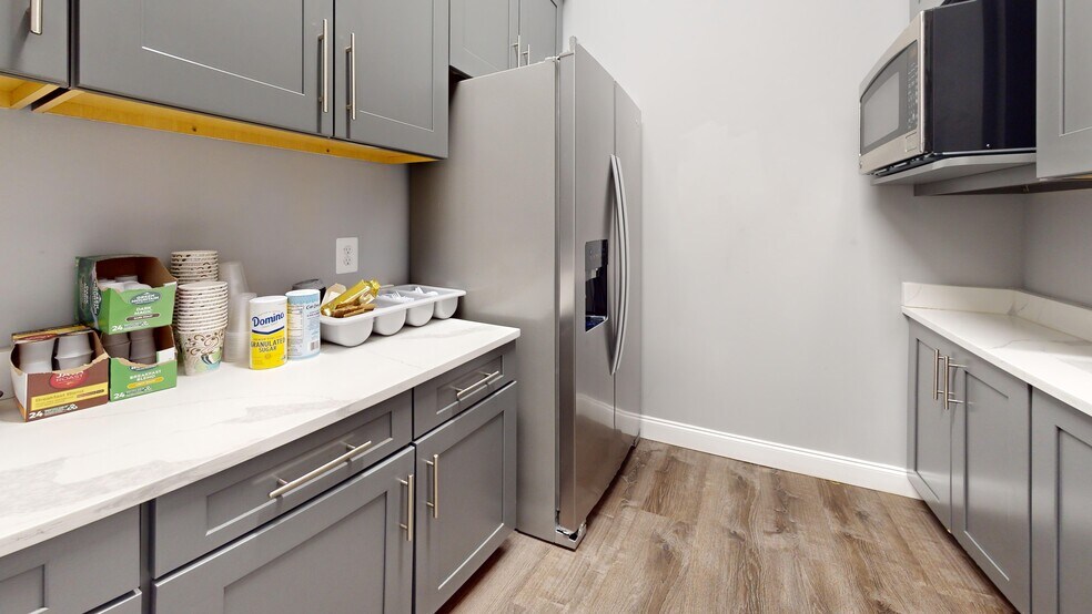 More Photos Of 30-32 South St, Baltimore Office For Sale