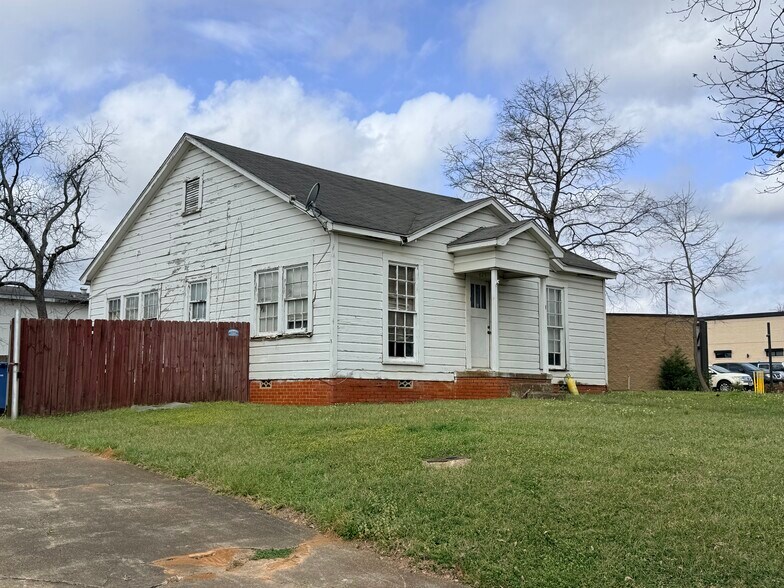 More Photos Of 425 Neches St, Jacksonville Office Residential For Sale