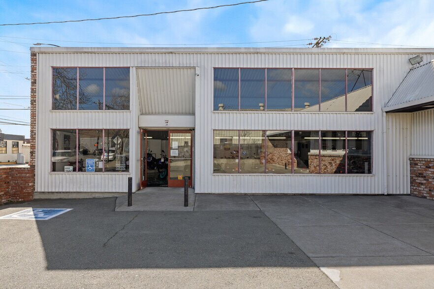 More Photos Of 735 Gilman St, Berkeley Showroom For Sale
